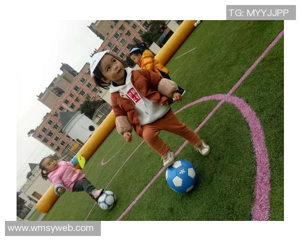 儿童足球赛精彩纷呈小小球员展现无限潜力与团队精神 儿童足球赛精彩纷呈小小球员展现无限潜力与团队精神